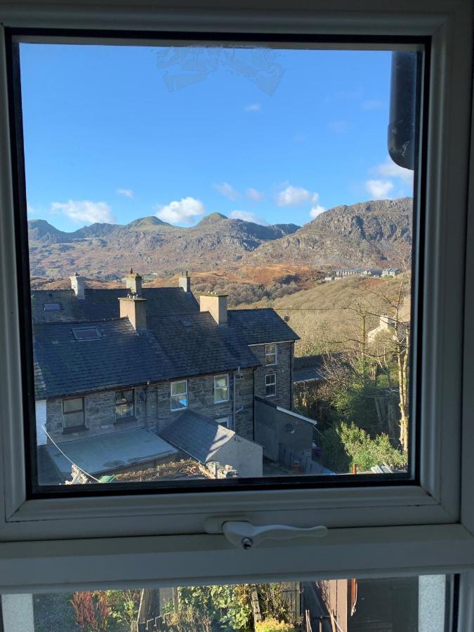 Cosy Cottage In Picturesque Snowdonia With Stunning Views Of The Moelwyn Mountains Blaenau Ffestiniog Exteriör bild