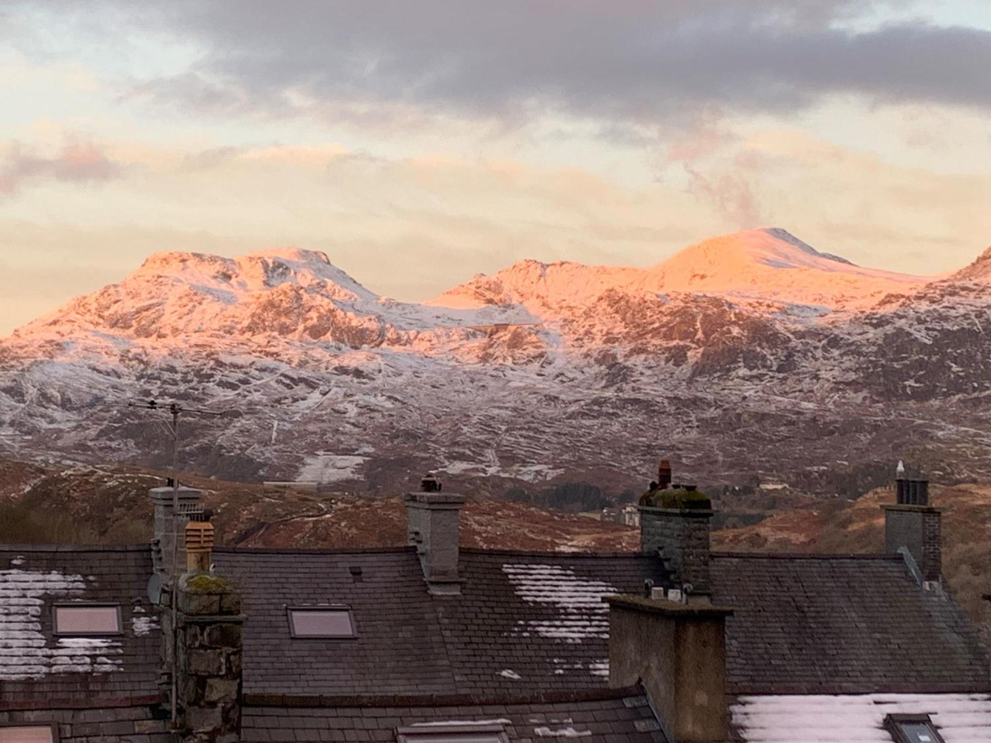 Cosy Cottage In Picturesque Snowdonia With Stunning Views Of The Moelwyn Mountains Blaenau Ffestiniog Exteriör bild